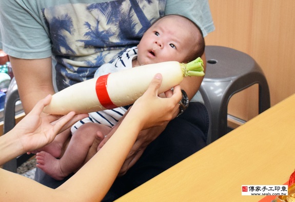 蔡寶寶(台中北區嬰兒寶寶滿月剃頭理髮、免費嬰兒剃胎毛儀式吉祥話)。中國風會場，爸媽寶貝免費穿「日中韓」古裝禮服。專業拍照、DVD光碟、證書。★購買「臍帶章、肚臍章、胎毛筆刷印章」贈送：剃頭、收涎、抓周，三選一。 2015.09.19 照片14